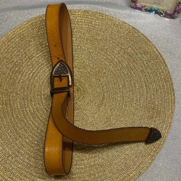 𝅺LEATHER belt size Small good condition - Picture 2 of 4